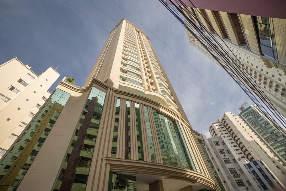 Fachada do Solar Di Milano 2 em Balneario Camboriu SC