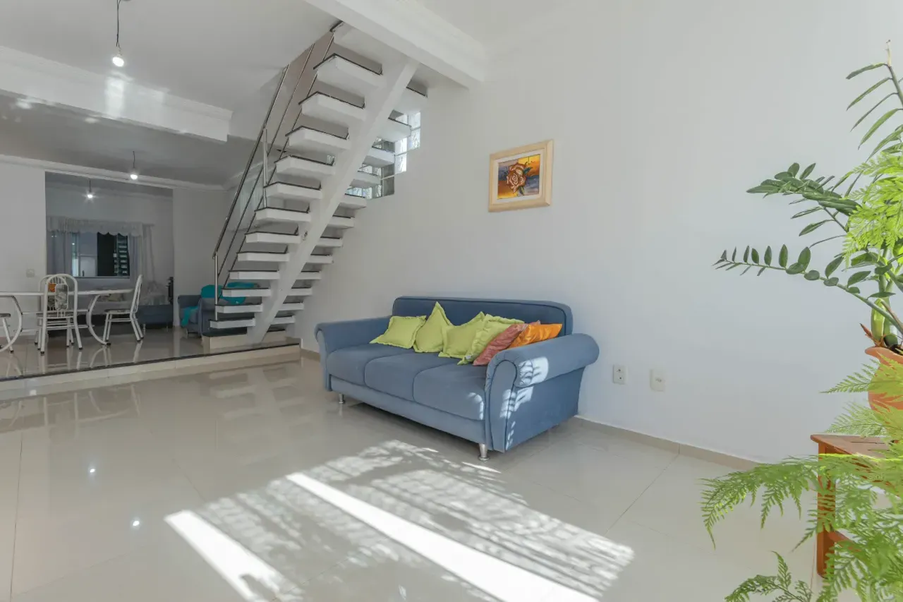 Casa com 3 suítes e 2 vagas de garagem no Centro de Balneário Camboriú. — foto 2