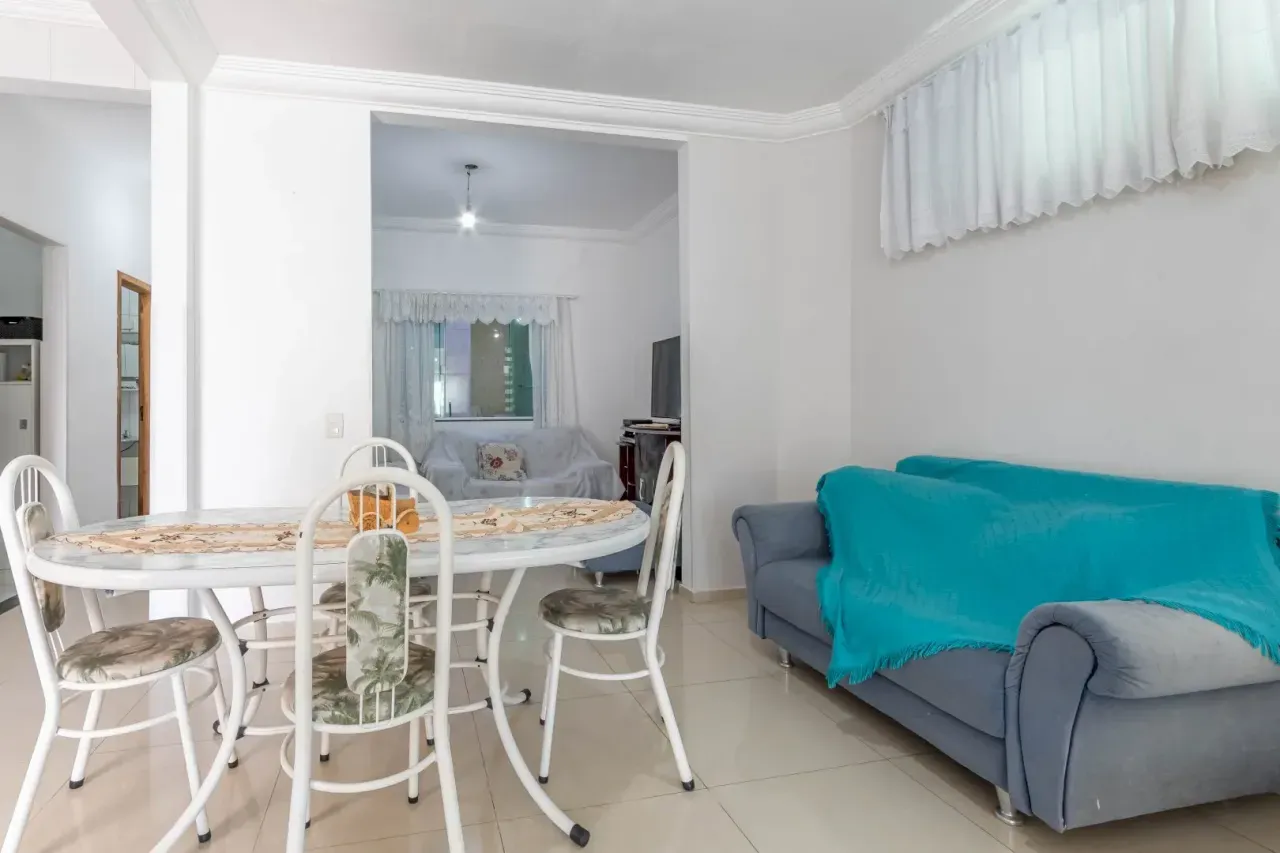 Casa com 3 suítes e 2 vagas de garagem no Centro de Balneário Camboriú. — foto 22