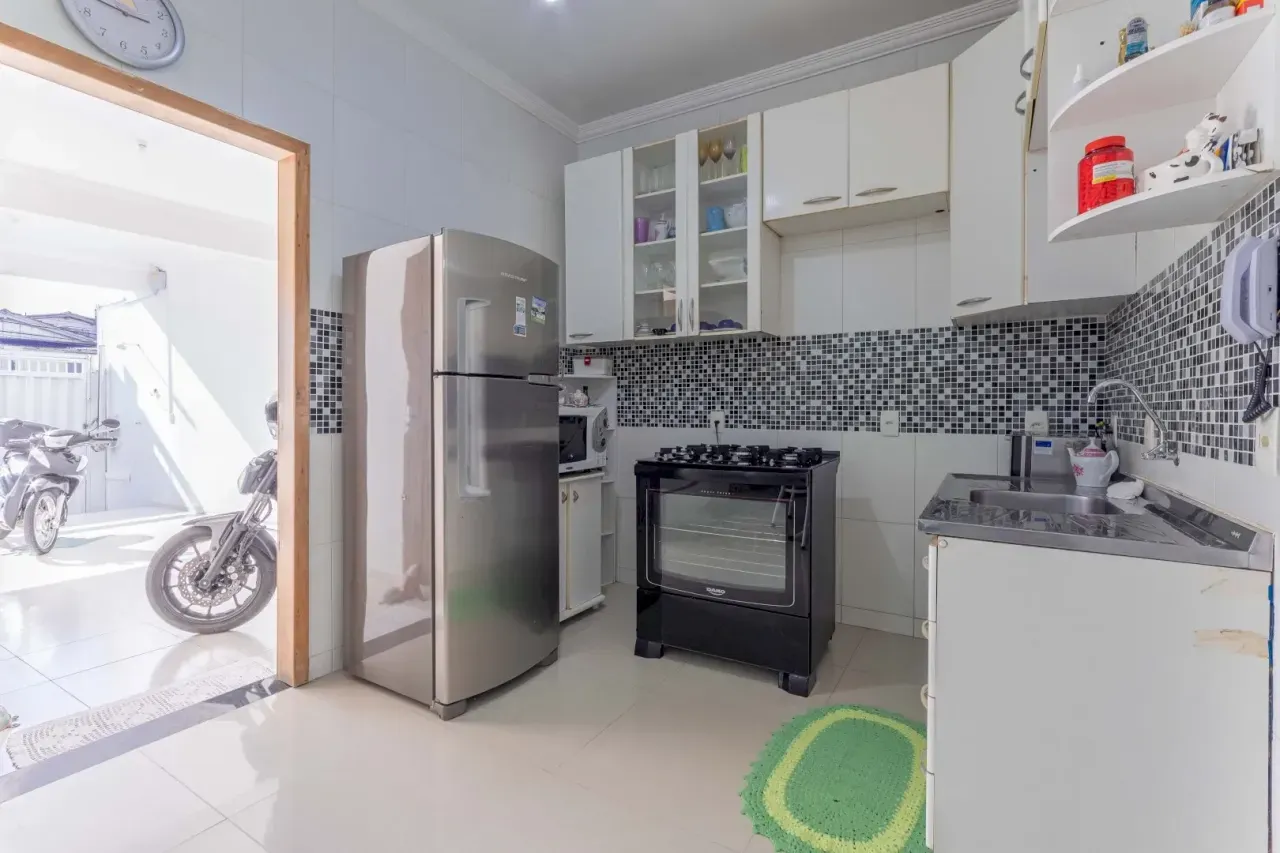 Casa com 3 suítes e 2 vagas de garagem no Centro de Balneário Camboriú. — foto 19