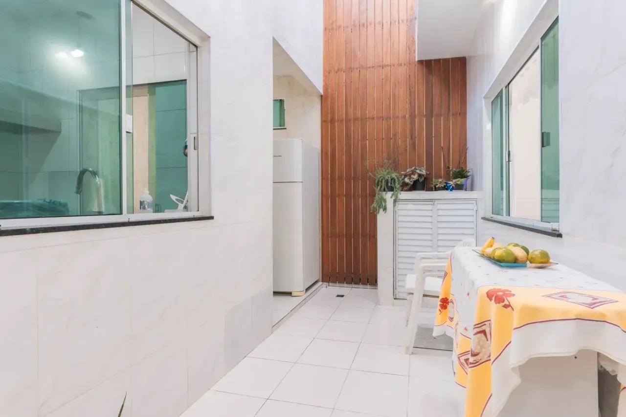 Casa com 3 suítes e 2 vagas de garagem no Centro de Balneário Camboriú. — foto 18