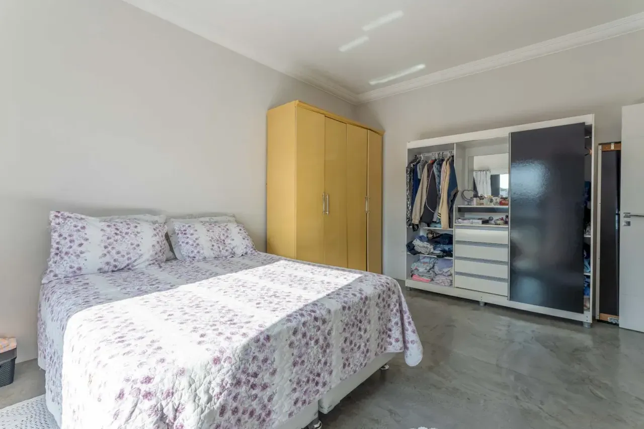 Casa com 3 suítes e 2 vagas de garagem no Centro de Balneário Camboriú. — foto 12