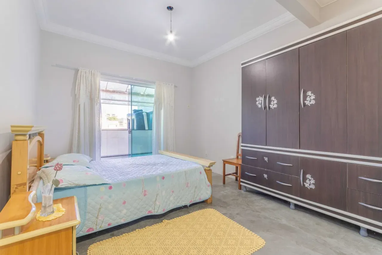 Casa com 3 suítes e 2 vagas de garagem no Centro de Balneário Camboriú. — foto 9
