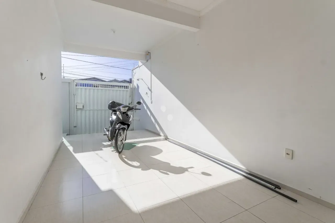 Casa com 3 suítes e 2 vagas de garagem no Centro de Balneário Camboriú. — foto 24