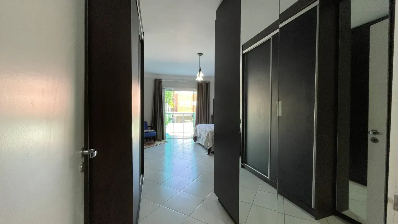 Casa na Praia dos Amores com 3 quartos e 4 vagas de garagem em Balneário Camboriú — foto 9