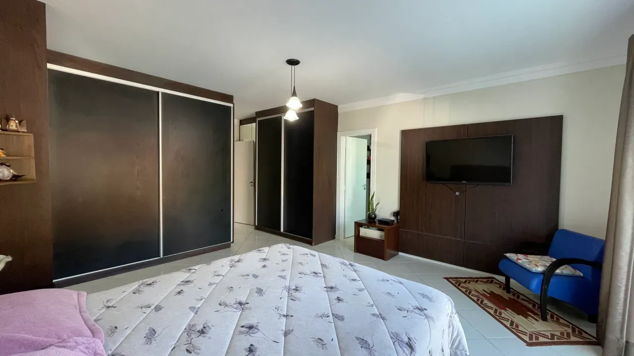 Casa na Praia dos Amores com 3 quartos e 4 vagas de garagem em Balneário Camboriú — foto 7