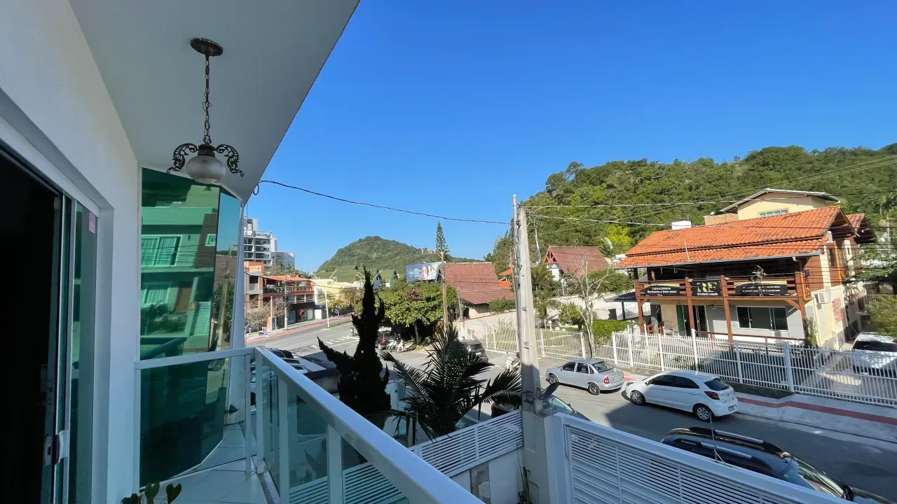 Casa na Praia dos Amores com 3 quartos e 4 vagas de garagem em Balneário Camboriú — foto 6