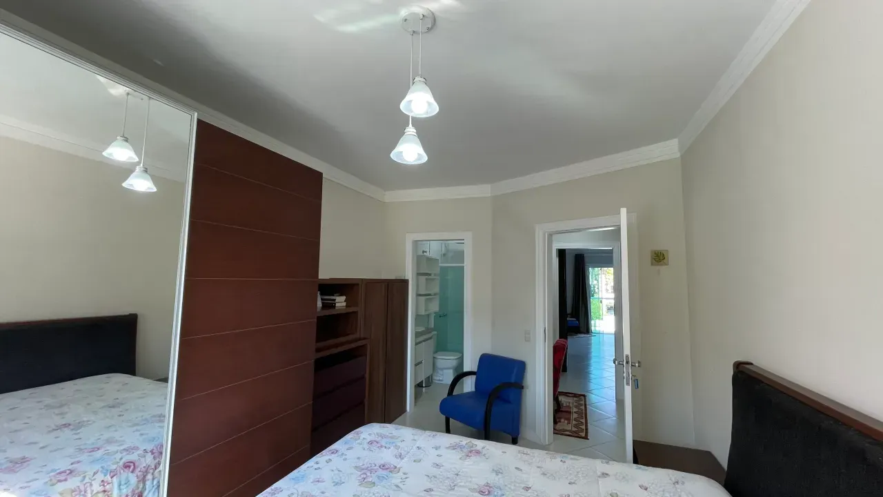 Casa na Praia dos Amores com 3 quartos e 4 vagas de garagem em Balneário Camboriú — foto 18