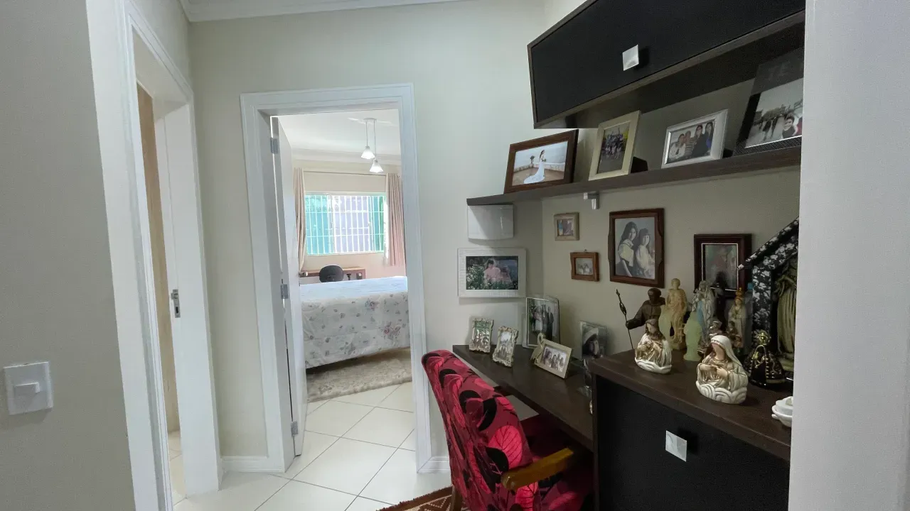 Casa na Praia dos Amores com 3 quartos e 4 vagas de garagem em Balneário Camboriú — foto 17