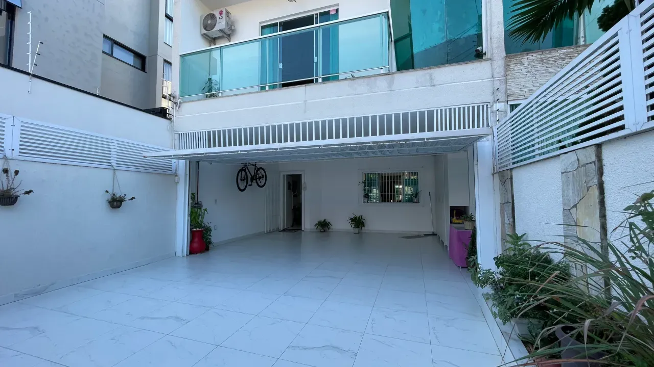 Casa na Praia dos Amores com 3 quartos e 4 vagas de garagem em Balneário Camboriú — foto 14