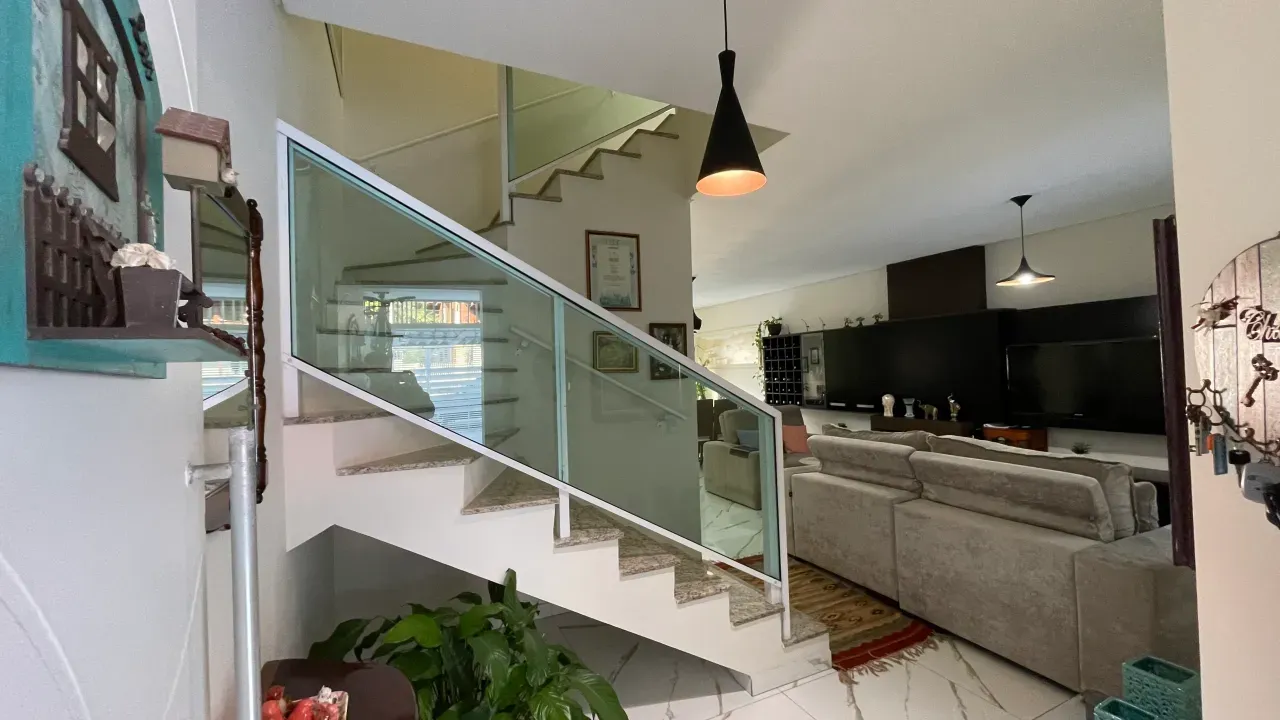 Casa na Praia dos Amores com 3 quartos e 4 vagas de garagem em Balneário Camboriú — foto 12