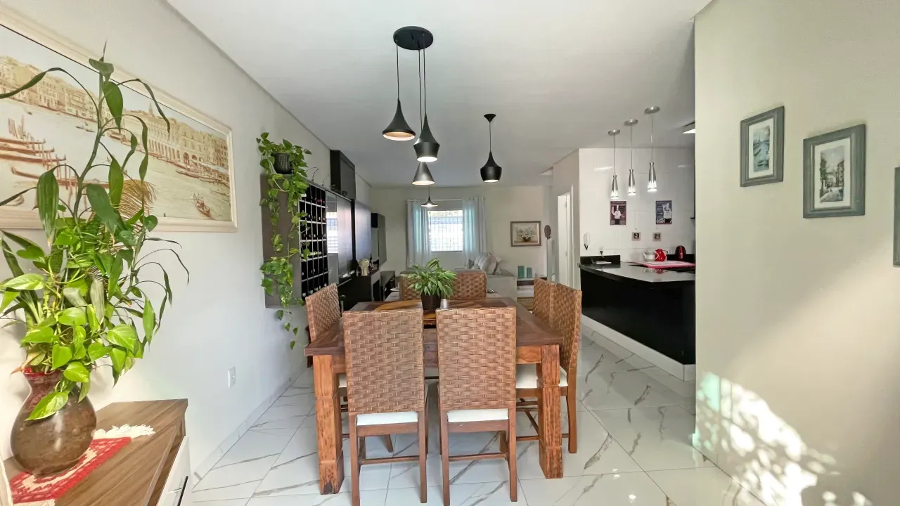 Casa na Praia dos Amores com 3 quartos e 4 vagas de garagem em Balneário Camboriú — foto 10