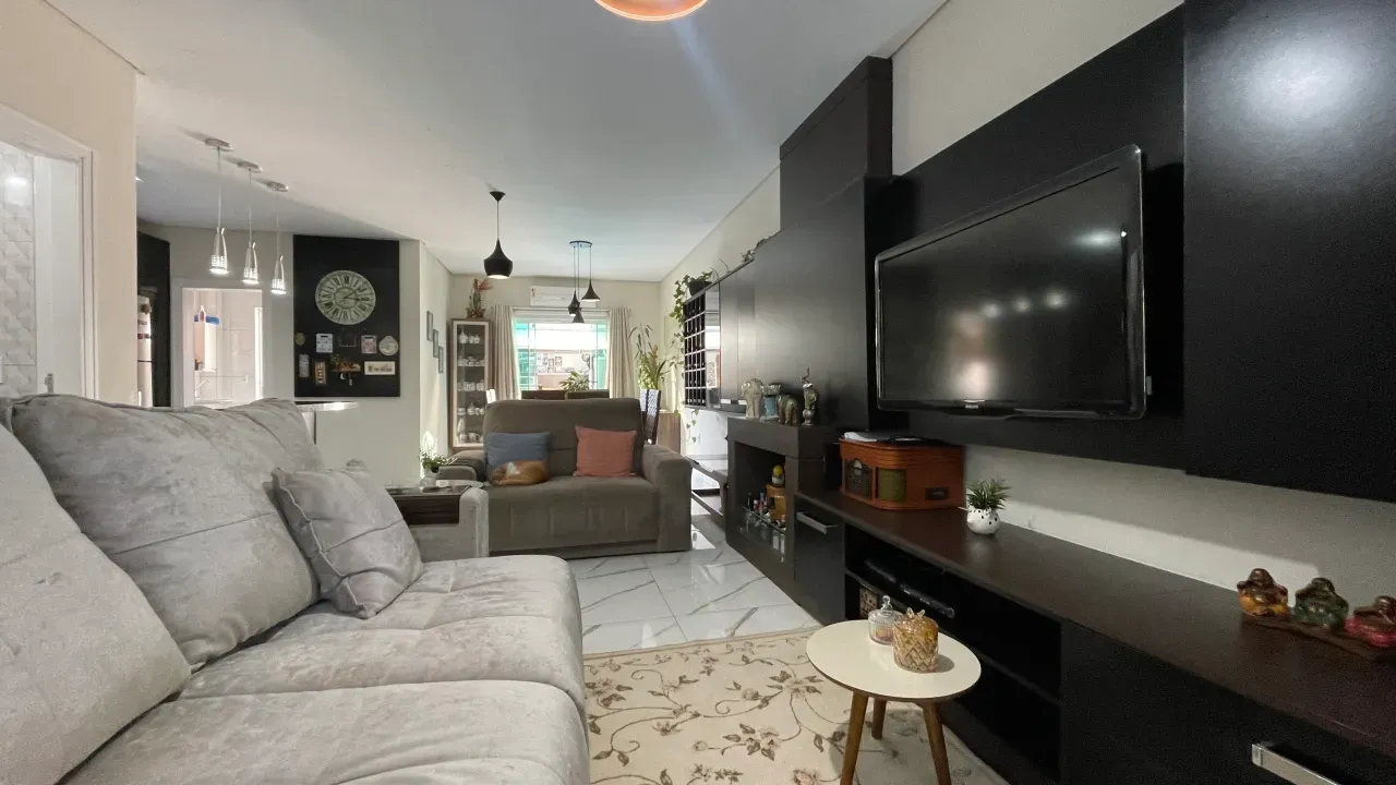 Casa na Praia dos Amores com 3 quartos e 4 vagas de garagem em Balneário Camboriú — foto 34