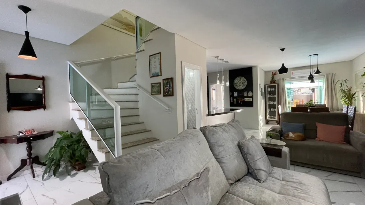 Casa na Praia dos Amores com 3 quartos e 4 vagas de garagem em Balneário Camboriú — foto 33
