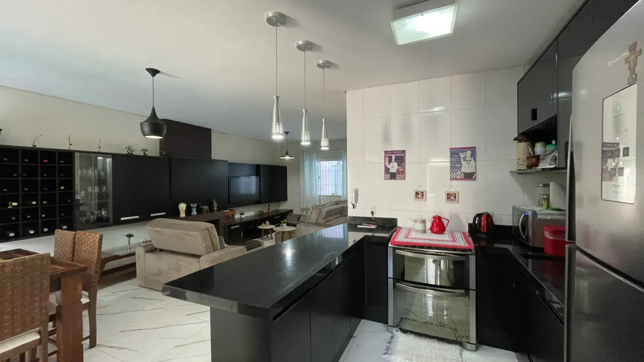 Casa na Praia dos Amores com 3 quartos e 4 vagas de garagem em Balneário Camboriú — foto 30