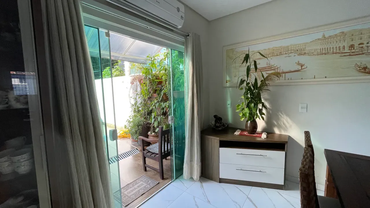 Casa na Praia dos Amores com 3 quartos e 4 vagas de garagem em Balneário Camboriú — foto 27