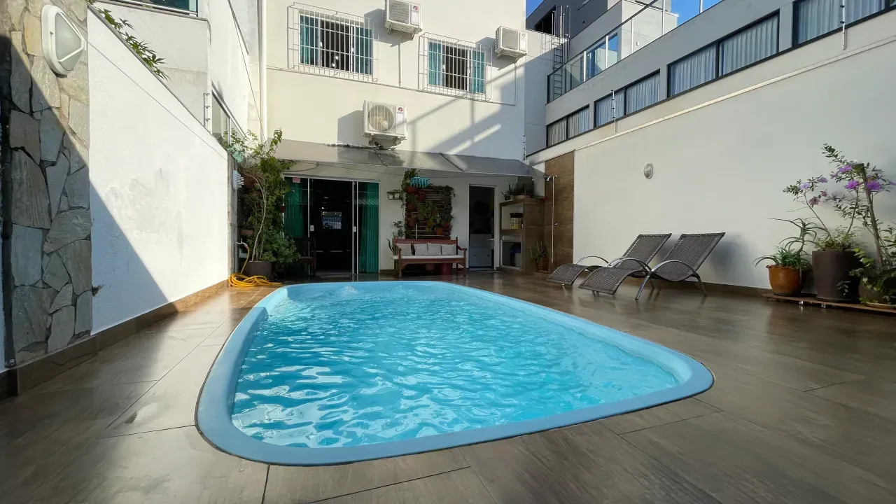 Casa na Praia dos Amores com 3 quartos e 4 vagas de garagem em Balneário Camboriú — foto 40