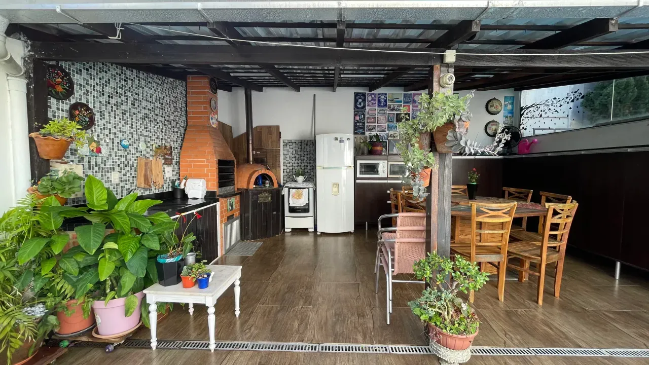Casa na Praia dos Amores com 3 quartos e 4 vagas de garagem em Balneário Camboriú — foto 38