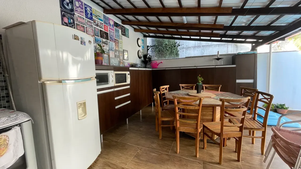 Casa na Praia dos Amores com 3 quartos e 4 vagas de garagem em Balneário Camboriú — foto 37