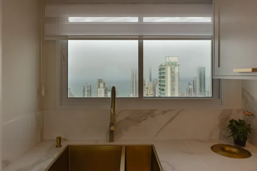 Apartamento com 3 suítes e 2 vagas de garagem no Centro em Balneário Camboriú — foto 16