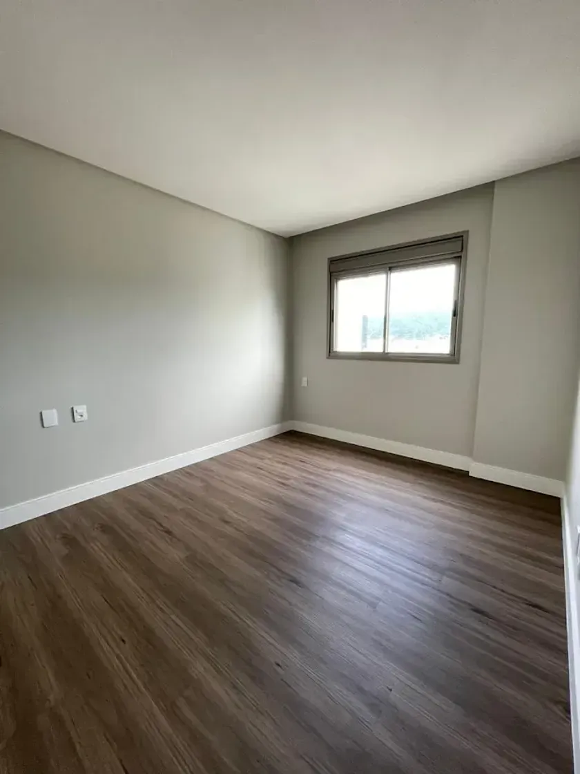 Apartamento com 3 suítes e 2 vagas de garagem há 250m2 do mar no Centro de Balneário Camboriú — foto 3