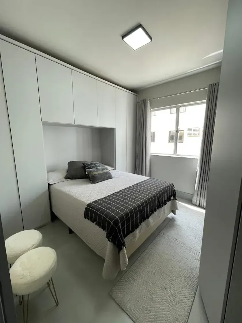 Apartamento mobiliado com 2 dormitórios sendo 1 suíte e 1 vaga no centro de Balneário Camboriú — foto 6