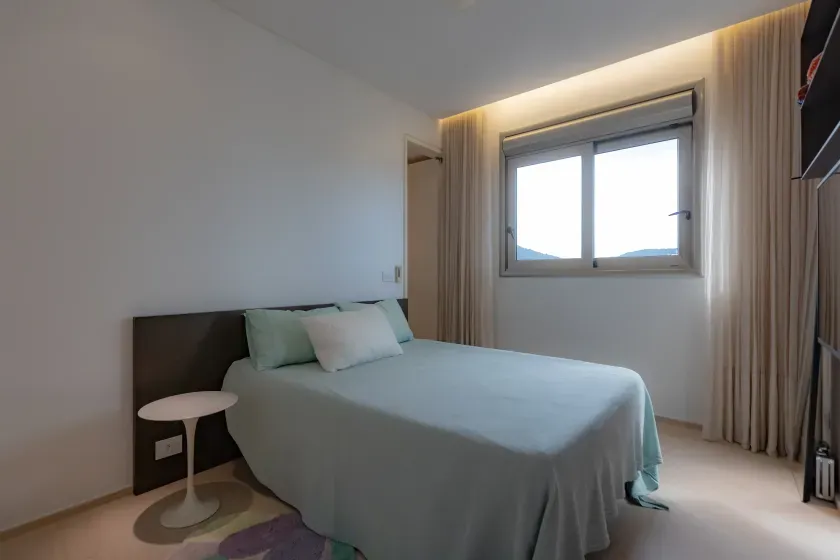 Apartamento mobiliado com 4 suítes e 5 vagas de garagem na Avenida Atlântica em Balneário Camboriú — foto 44