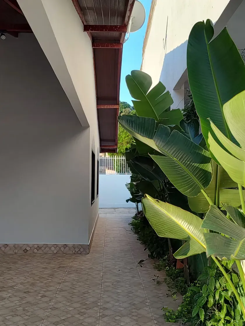 Casa alto padrão com 3 dormitórios sendo 1 suíte e garagem ampla em Balneário Camboriú — foto 14