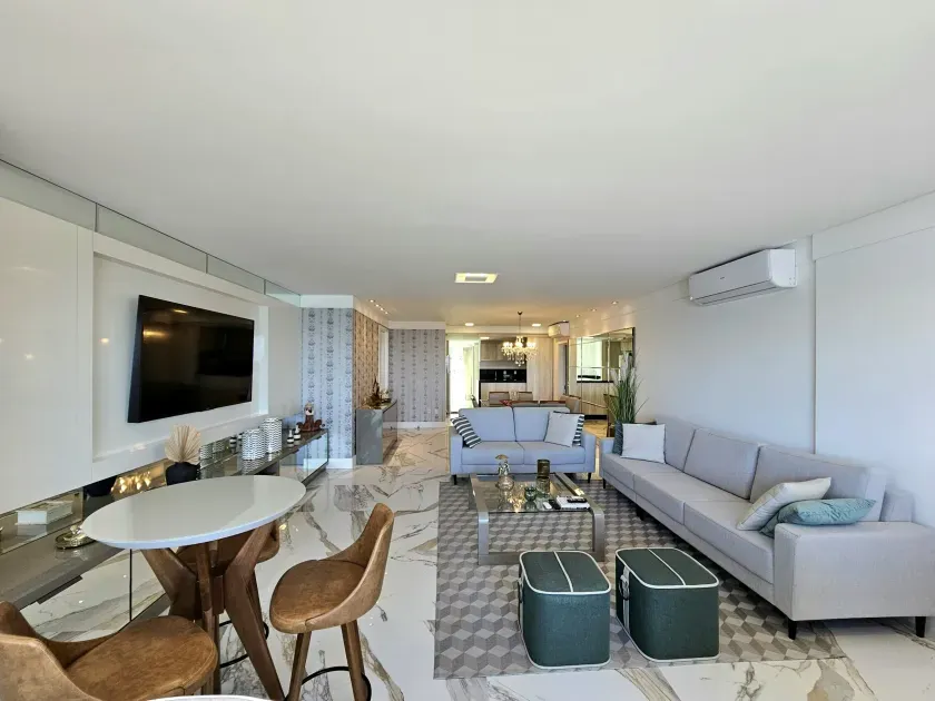 Apartamento no Edifício Saveiro com 3 suítes em Balneário Camboriú