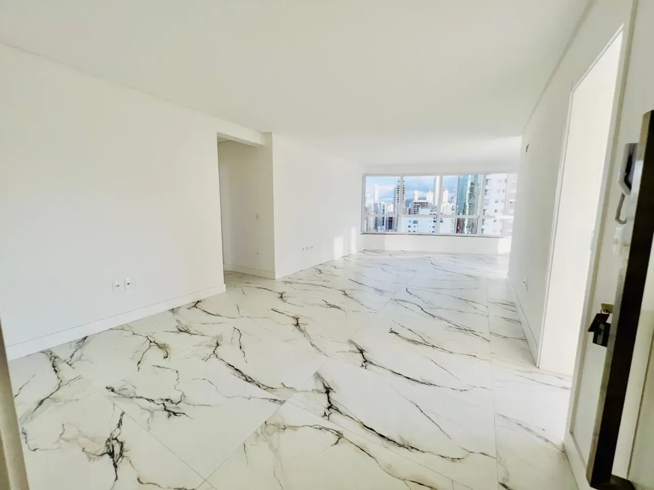 Apartamento no Santilhana Del Mar com 3 suítes em Balneário Camboriú