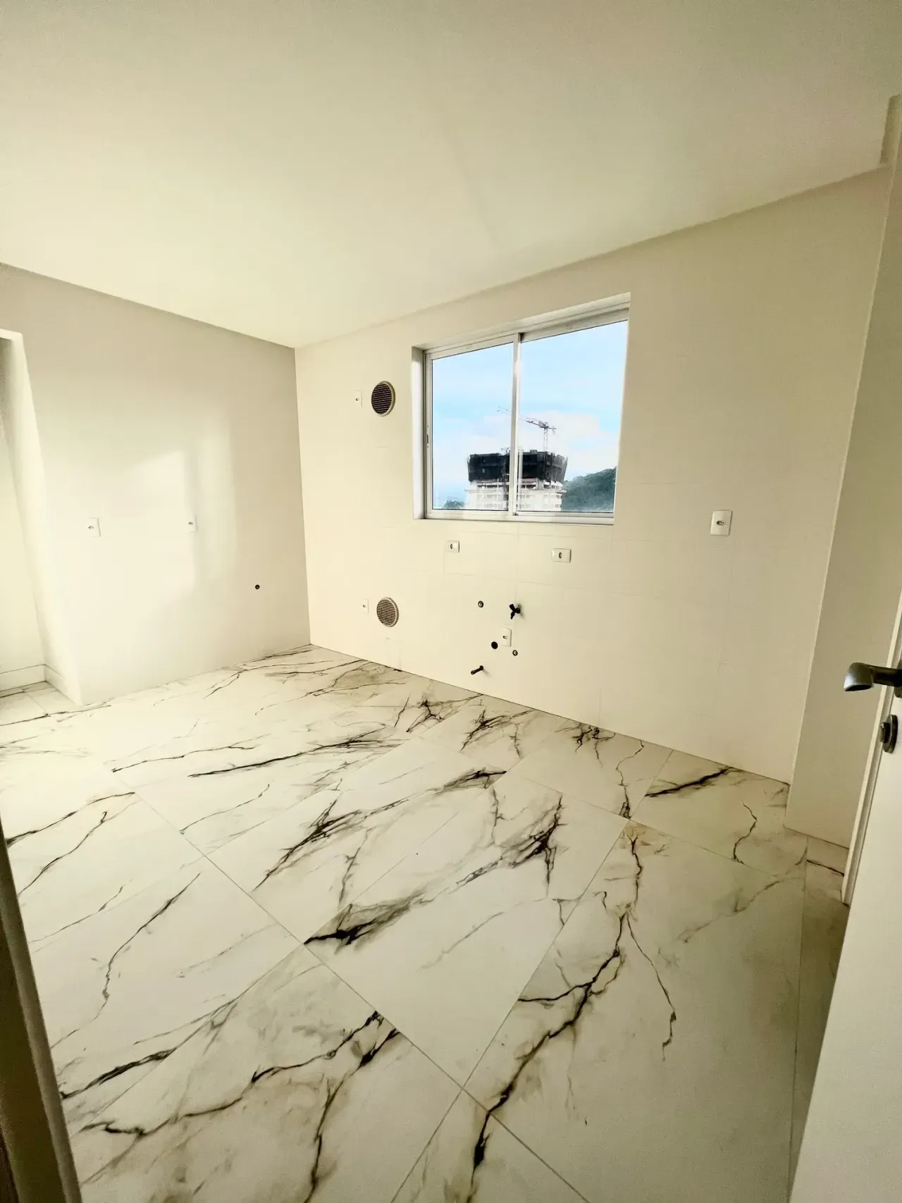 Apartamento no Santilhana Del Mar com 3 suítes em Balneário Camboriú — foto 4