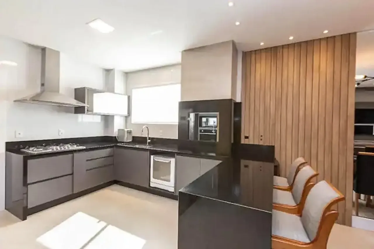 Apartamento no Edifício Montpellir com 3 suítes em Balneário Camboriú — foto 4