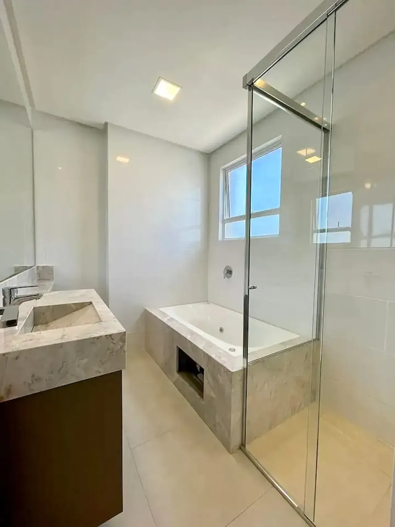 Apartamento no Edifício Montpellir com 3 suítes em Balneário Camboriú — foto 18