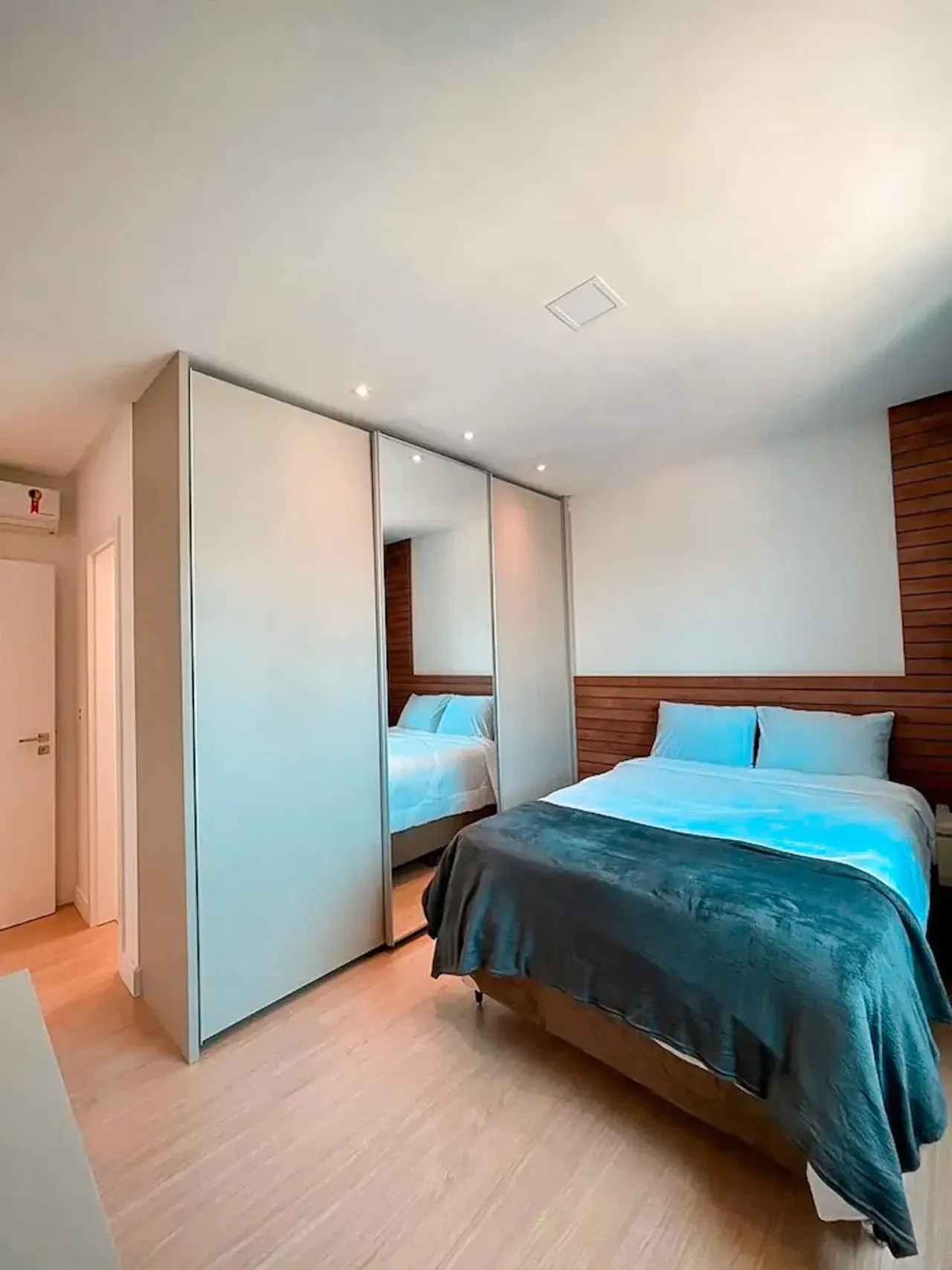 Apartamento no Edifício Montpellir com 3 suítes em Balneário Camboriú — foto 11