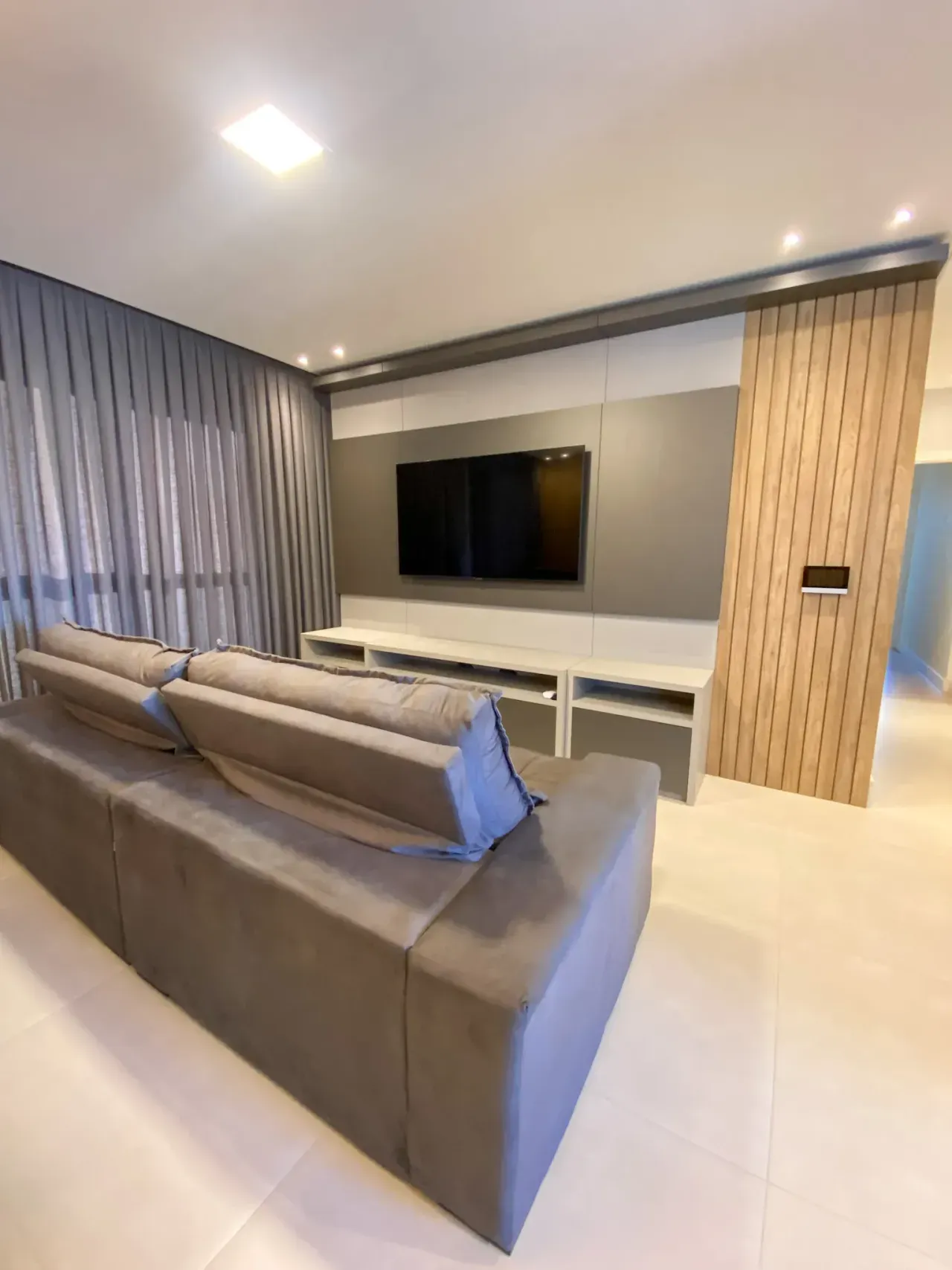 Apartamento no Edifício Montpellir com 3 suítes em Balneário Camboriú — foto 30