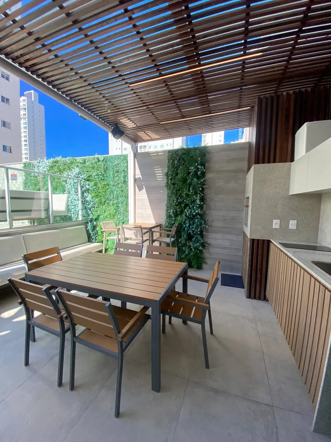Apartamento no Edifício Montpellir com 3 suítes em Balneário Camboriú — foto 33