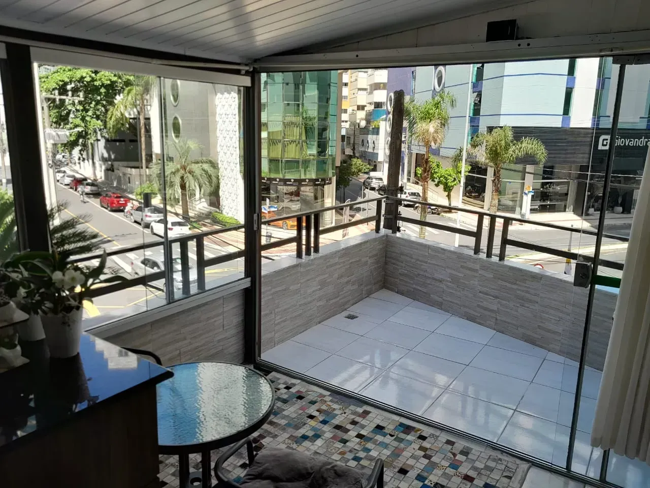 Apartamento Mobiliado com 2 Dormitórios na Barra Sul em Balneário Camboriú — foto 18