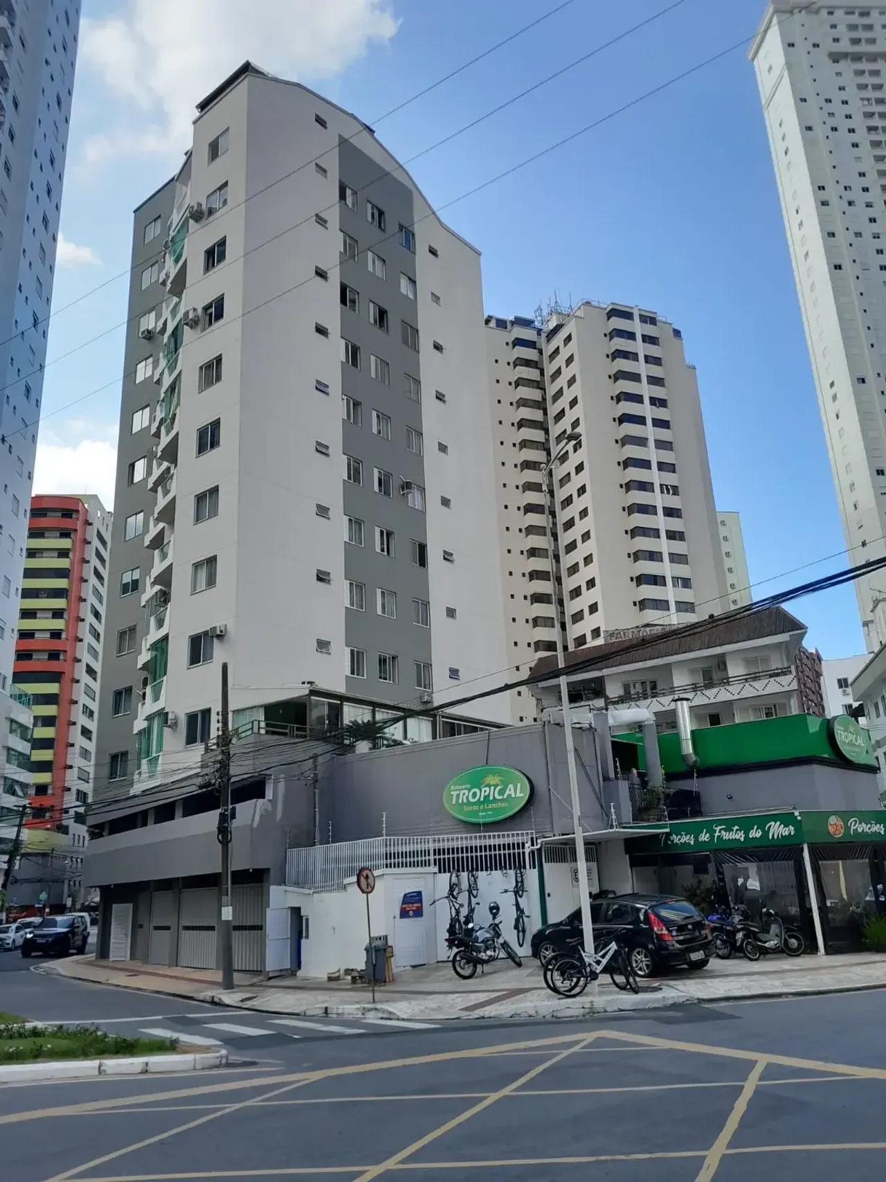 Apartamento Mobiliado com 2 Dormitórios na Barra Sul em Balneário Camboriú — foto 25