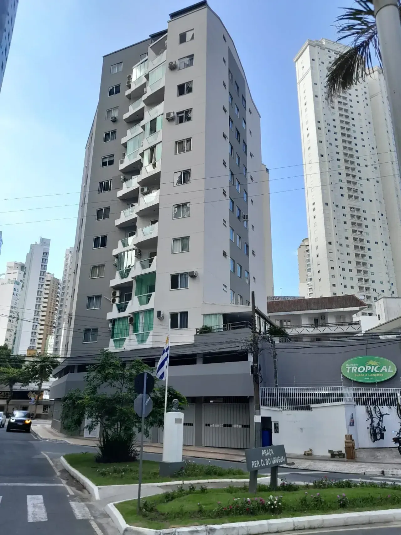 Apartamento Mobiliado com 2 Dormitórios na Barra Sul em Balneário Camboriú — foto 26
