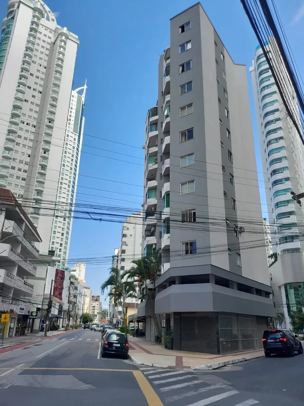 Apartamento Mobiliado com 2 Dormitórios na Barra Sul em Balneário Camboriú — foto 27