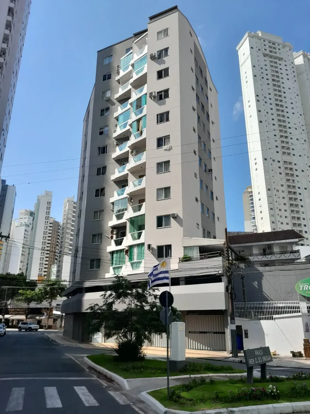 Apartamento Mobiliado com 2 Dormitórios na Barra Sul em Balneário Camboriú — foto 28