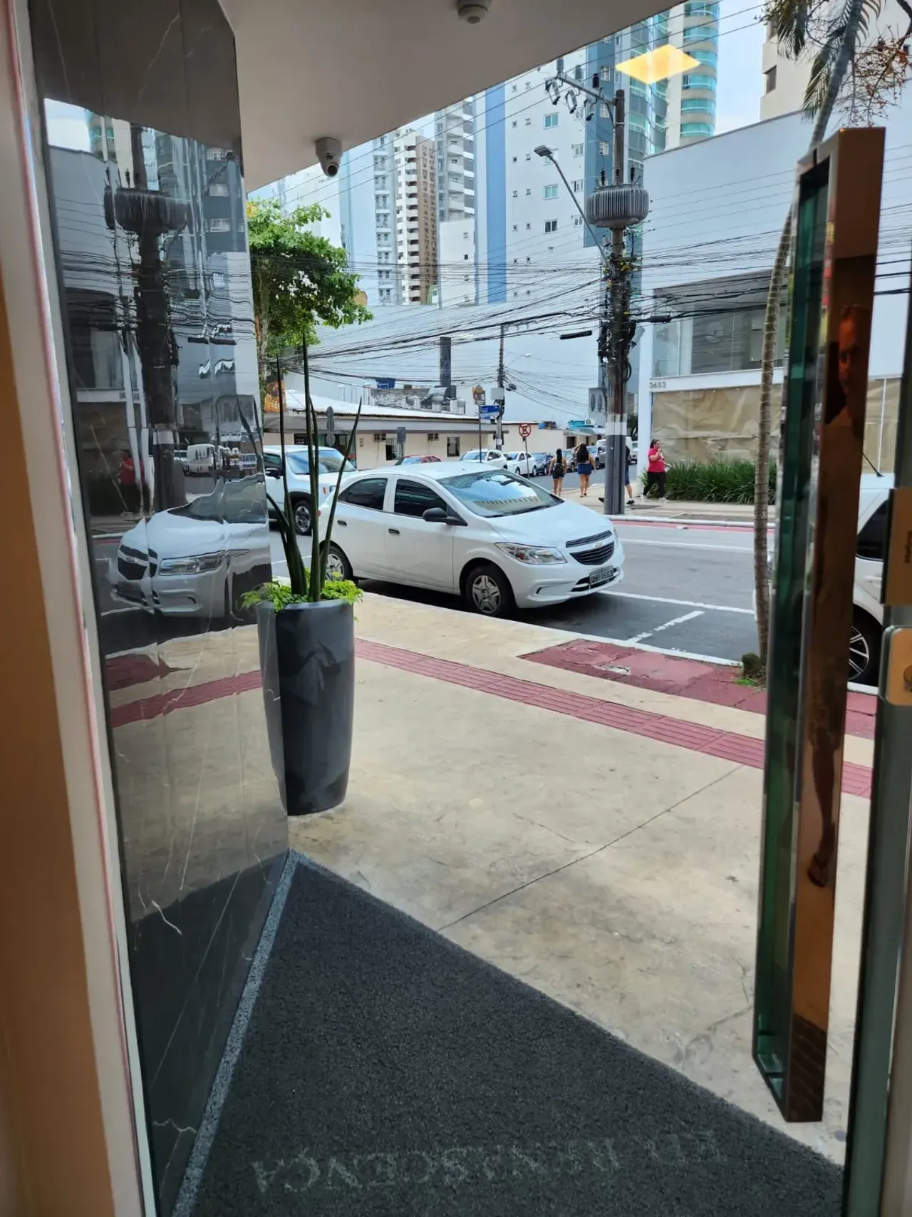Apartamento Mobiliado com 2 Dormitórios na Barra Sul em Balneário Camboriú — foto 30