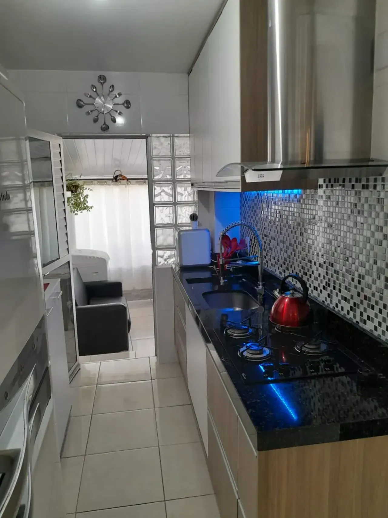 Apartamento Mobiliado com 2 Dormitórios na Barra Sul em Balneário Camboriú — foto 4