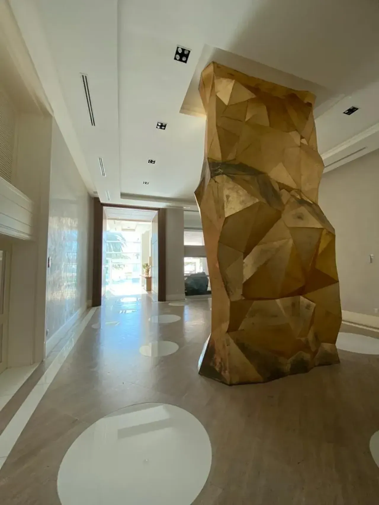 Apartamento no Edifício Metropolis com 4 suítes em Balneário Camboriú — foto 5