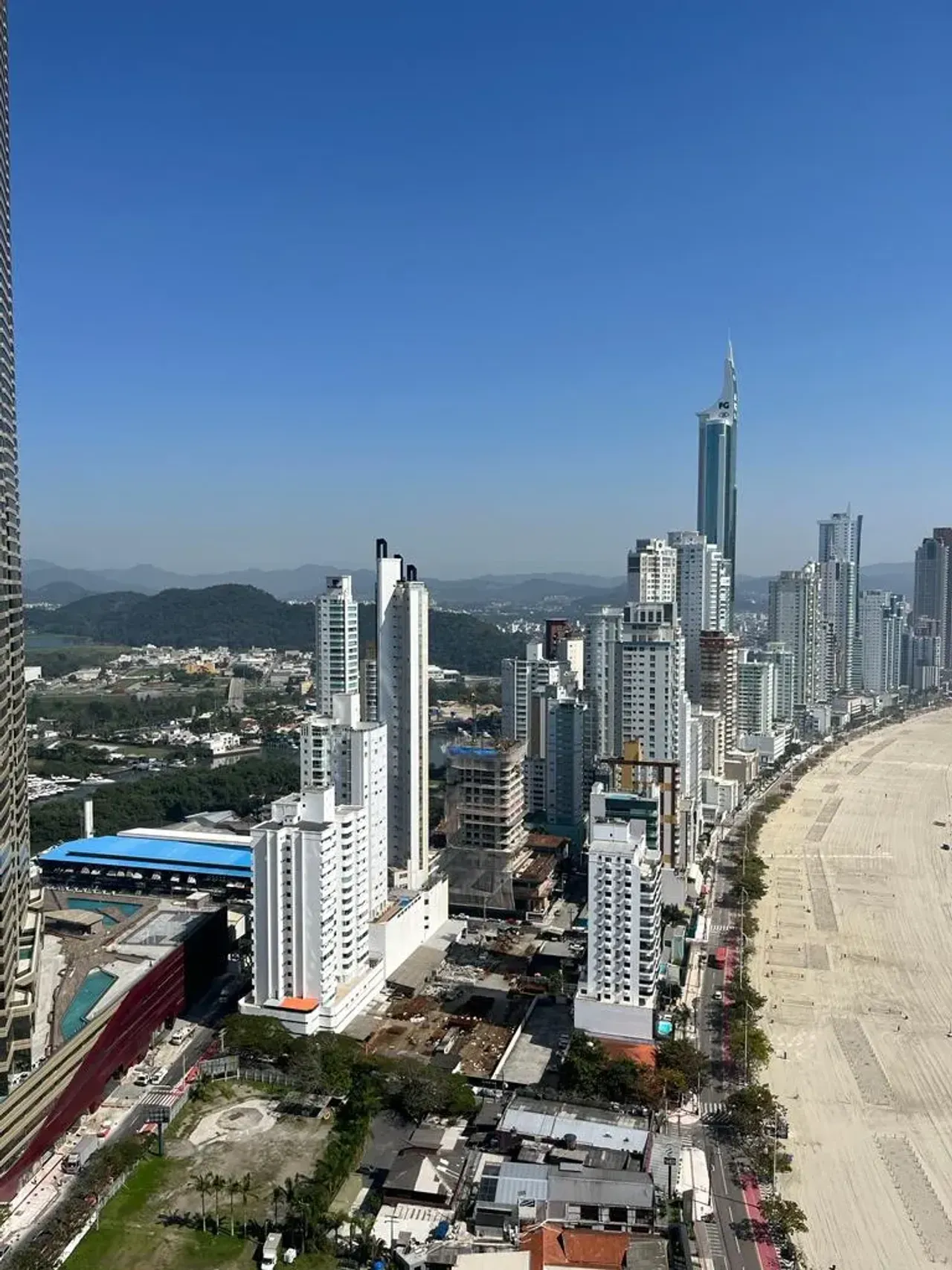 Apartamento no Edifício Pharos com 4 suítes em Balneário Camboriú — foto 19