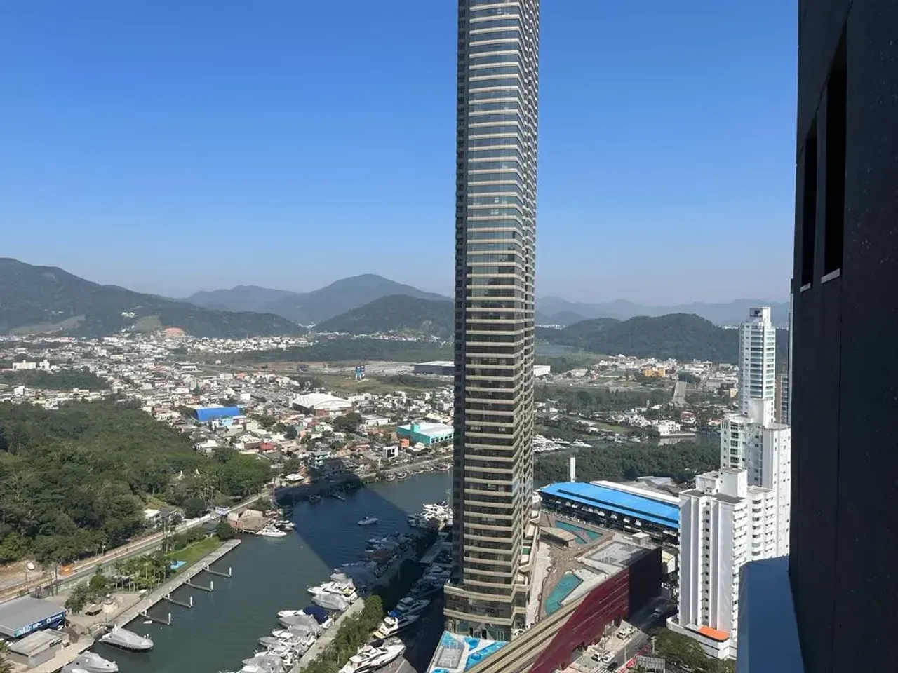 Apartamento no Edifício Pharos com 4 suítes em Balneário Camboriú — foto 20