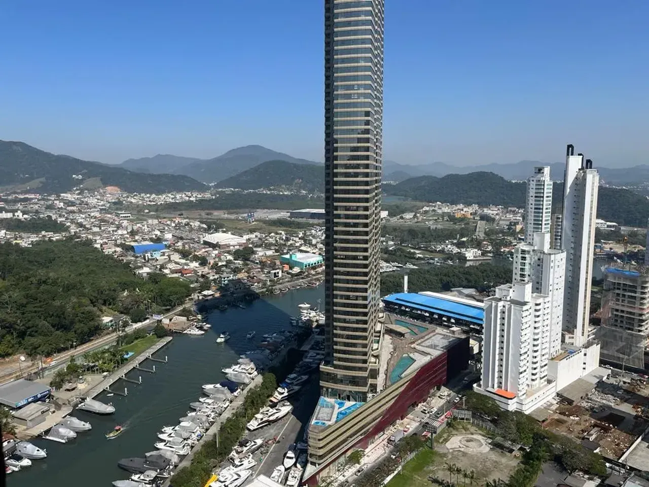 Apartamento no Edifício Pharos com 4 suítes em Balneário Camboriú — foto 17