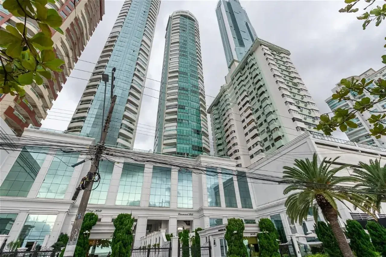 Apartamento no Edifício Diamond Hill com 4 suítes em Balneário Camboriú