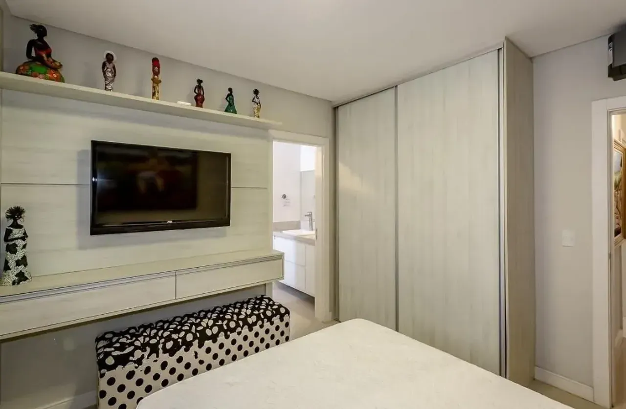 Apartamento mobiliado com 3 suítes e 3 vagas no centro de Balneário Camboriú — foto 9