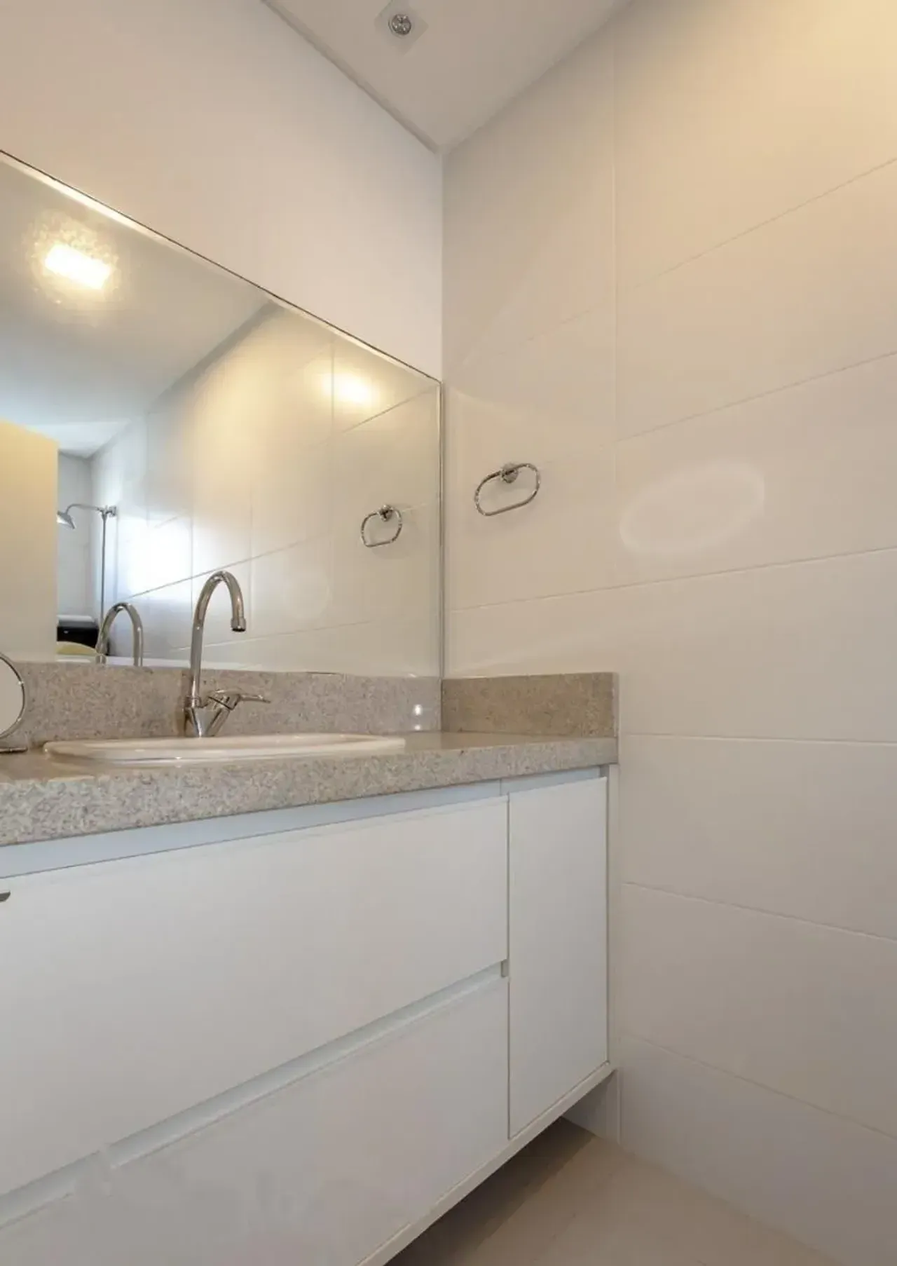 Apartamento mobiliado com 3 suítes e 3 vagas no centro de Balneário Camboriú — foto 12